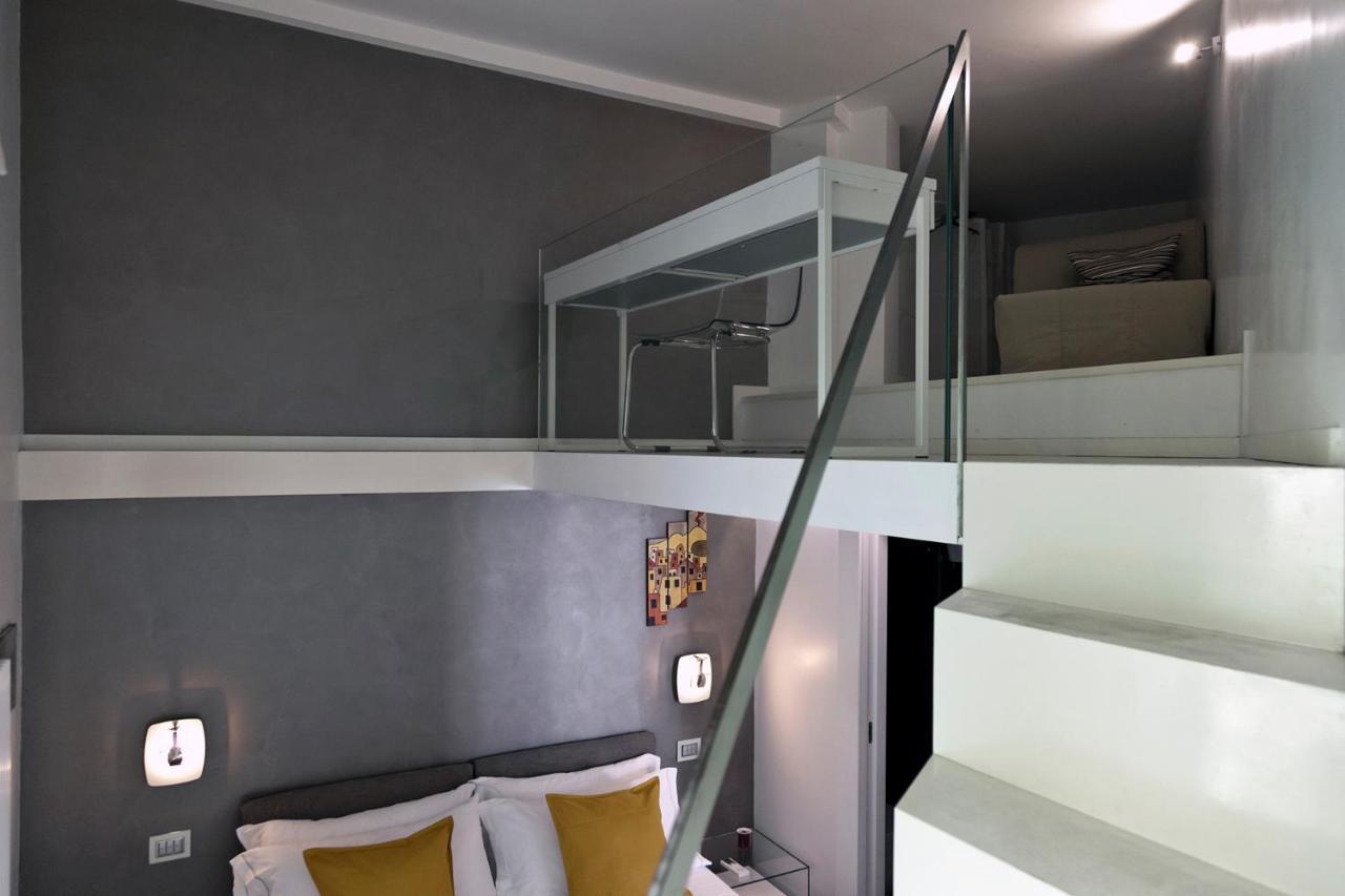 Elegant Apartment At Chiaia By Wonderful Italy เนเปิลส์ ภายนอก รูปภาพ