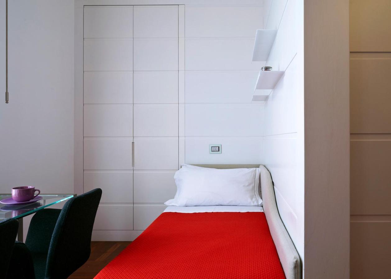 Elegant Apartment At Chiaia By Wonderful Italy เนเปิลส์ ภายนอก รูปภาพ