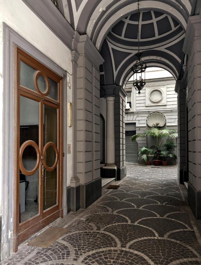 Elegant Apartment At Chiaia By Wonderful Italy เนเปิลส์ ภายนอก รูปภาพ